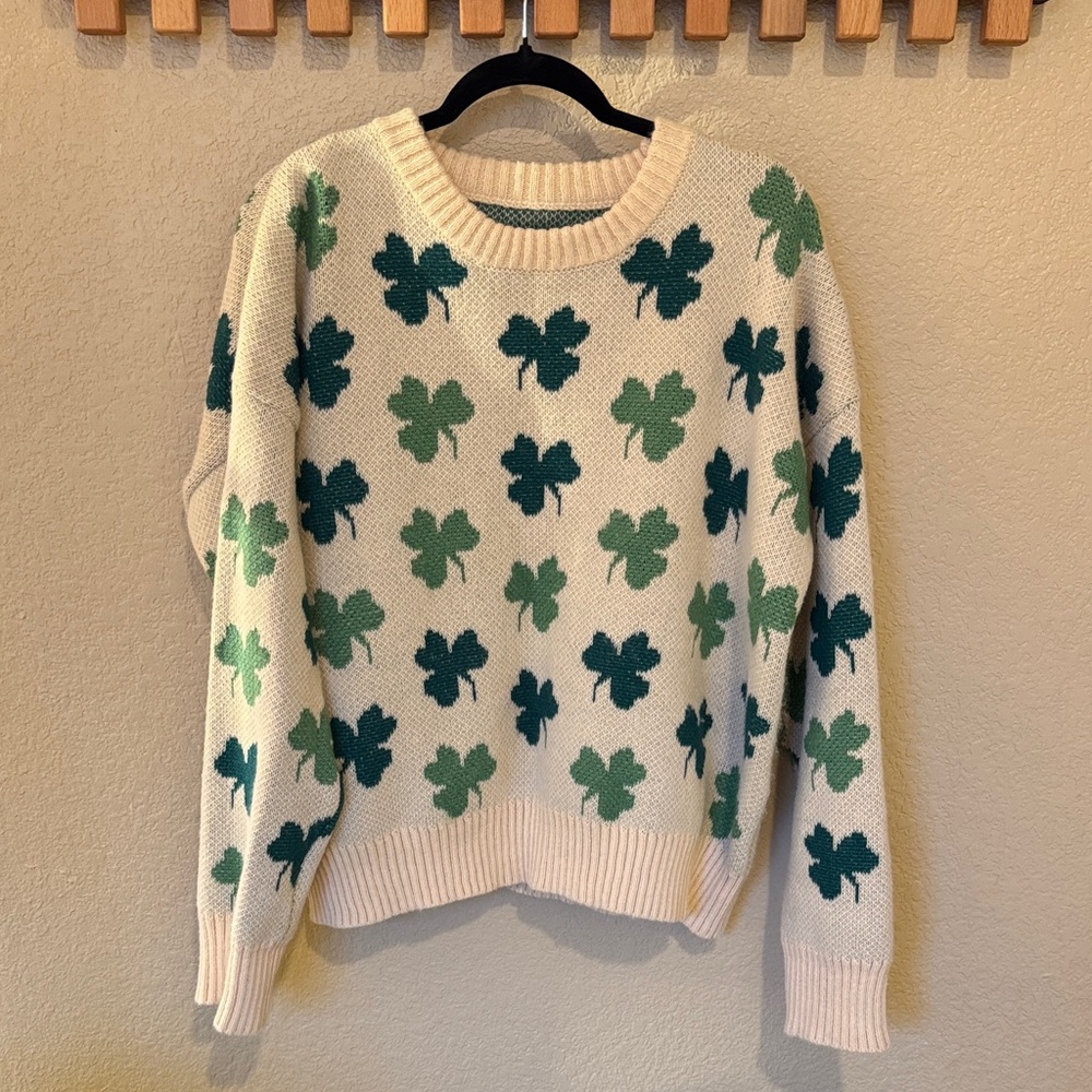 Source Unknown Clover Pattern Sweater - Cream and Green
